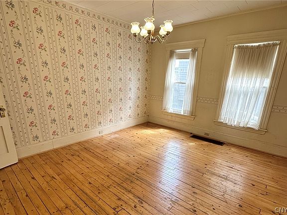 5th image of 751 Allen St