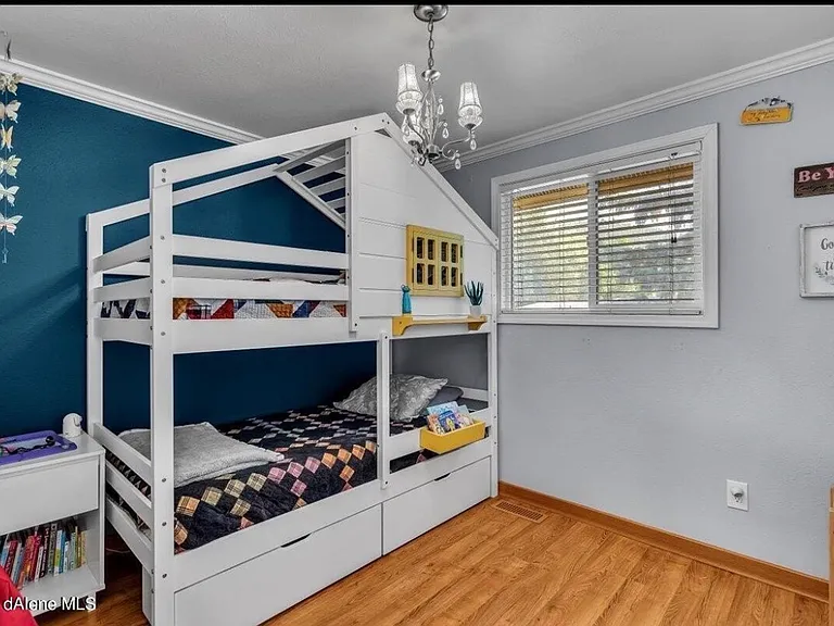 1705 E Satre Ave — Photo 13