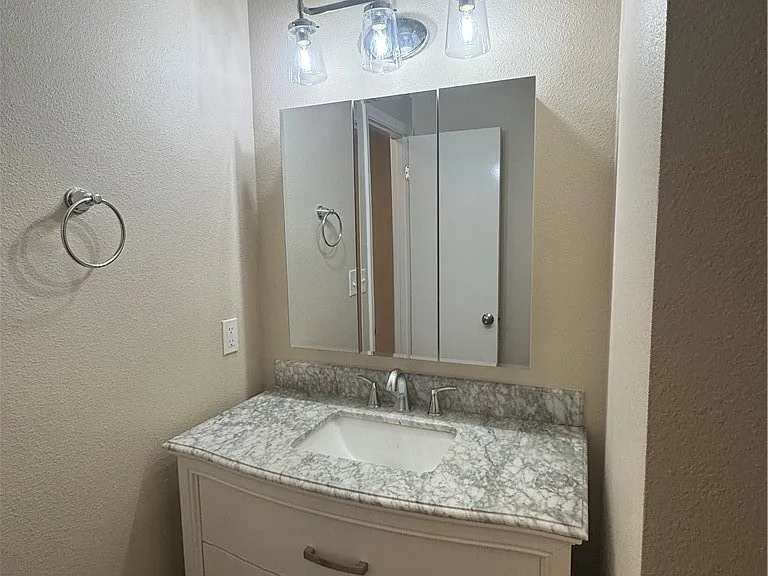 2100 Kennedy Ave — Photo 26