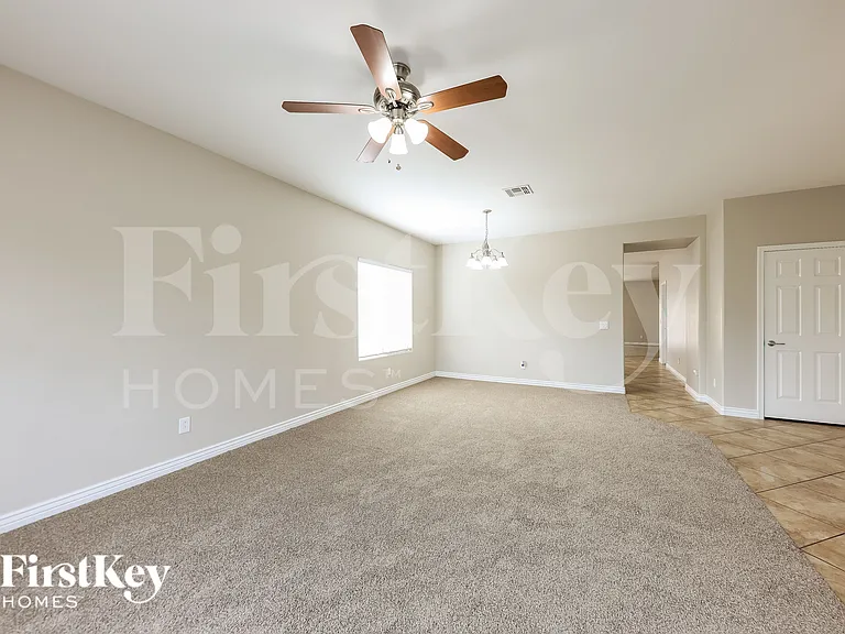 5737 W Pedro Ln — Photo 2