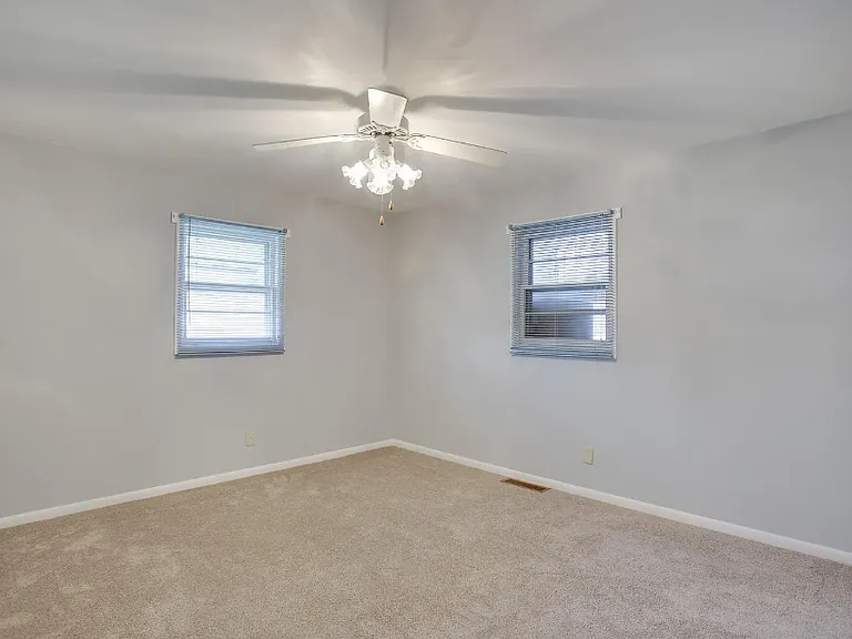 713 S Longview Rd — Photo 9