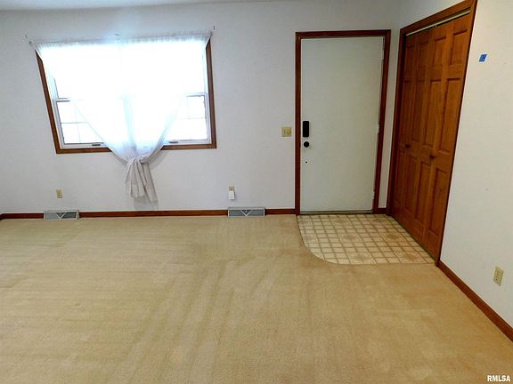 5th image of 35 Galahad Dr