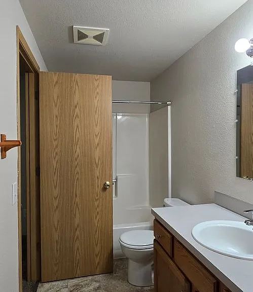 2261 E Crestview Dr — Photo 19