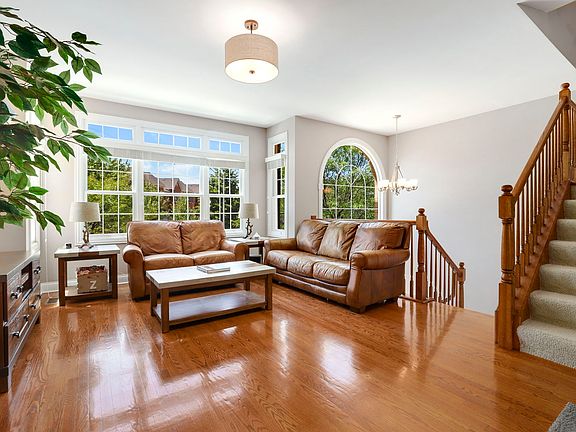 2nd image of 17949 Fountain Cir