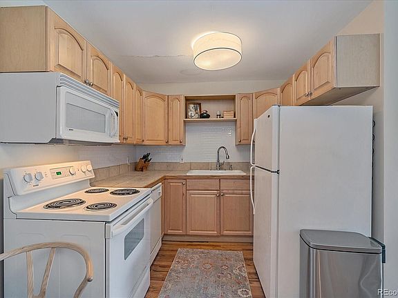 5th image of 1410 York Street #37