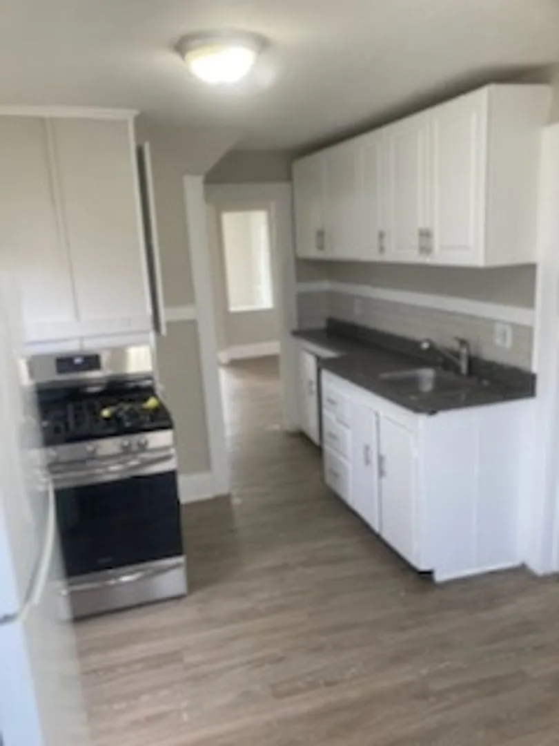 80 Fleming St — Photo 2