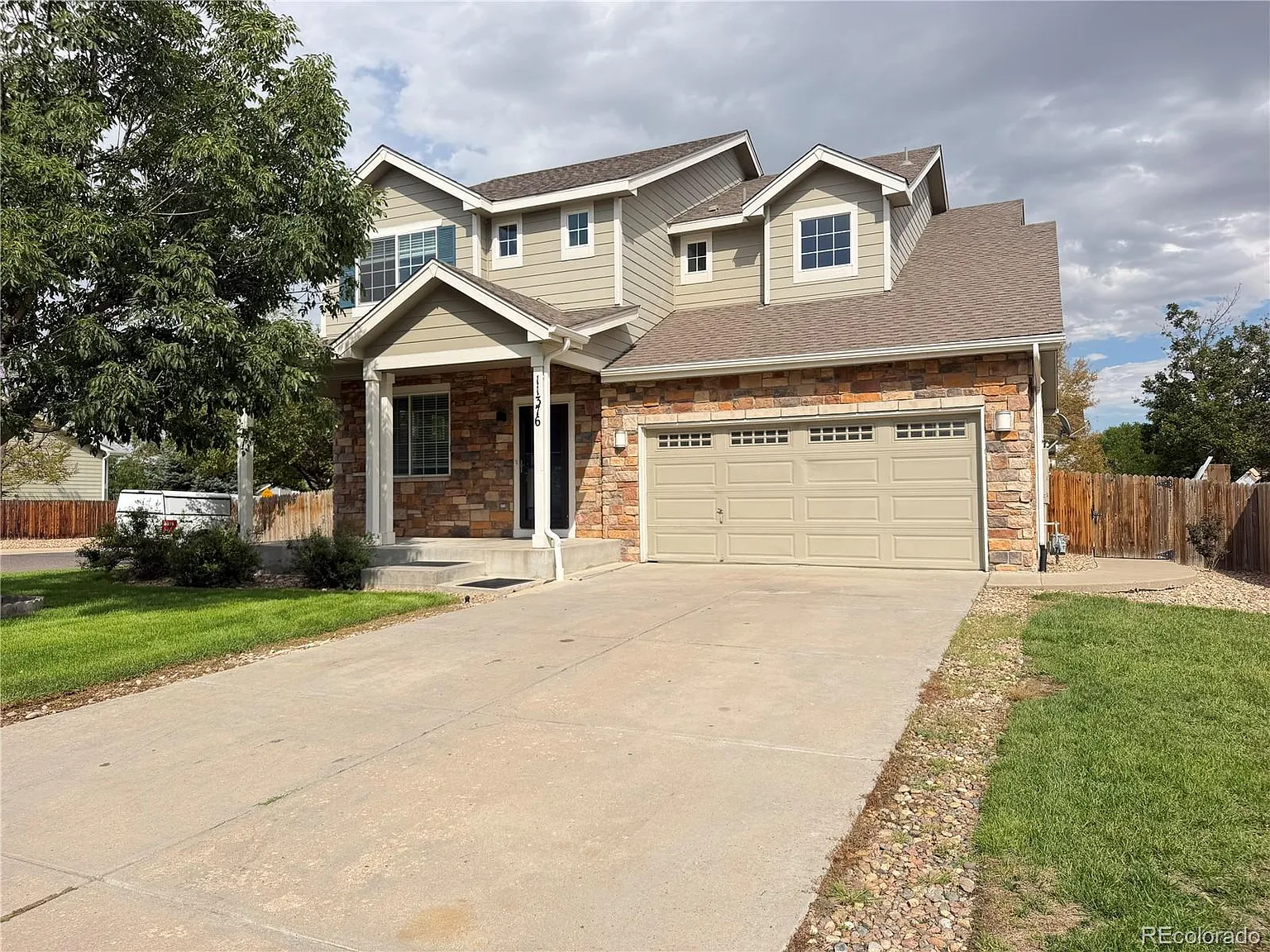 4 bed, 2.5 bath, 2363 sqft, $3,000 — Photo 2
