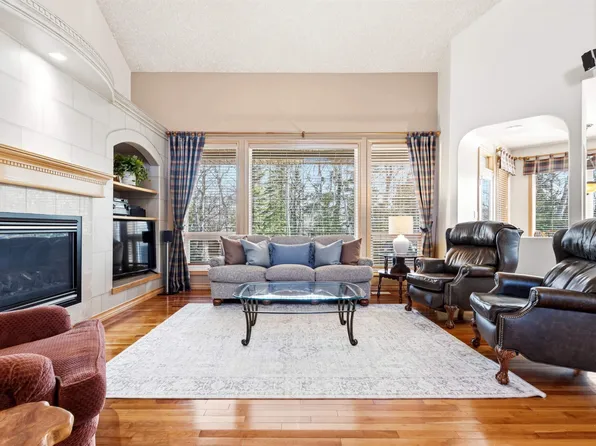 244 Wolf Willow Rd NW, Edmonton, AB T5T 6N3
