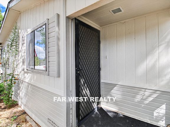 4th image of 833 Glade Dr