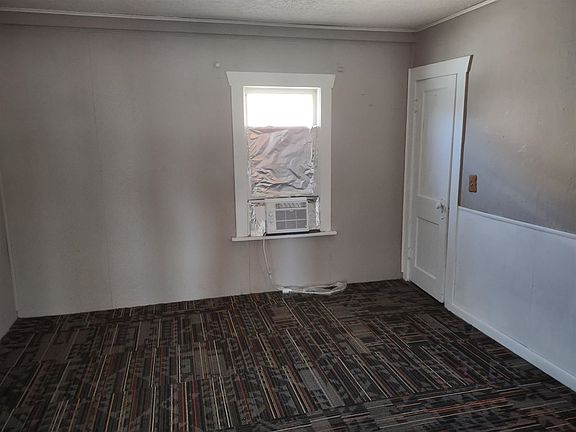 4th image of 504 W Brier St