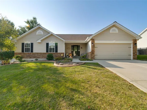 2816 Wilshire Valley Dr, Saint Charles, MO 63303