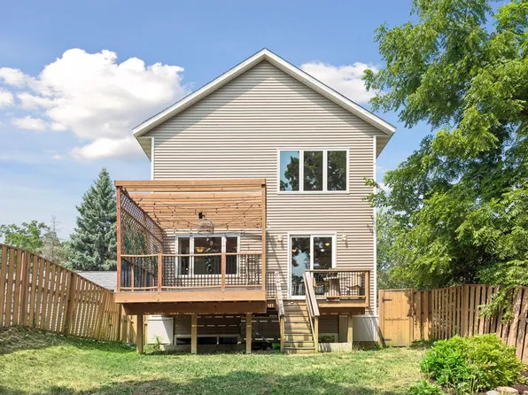 4663 Suffolk Rd, Mound, MN 55364