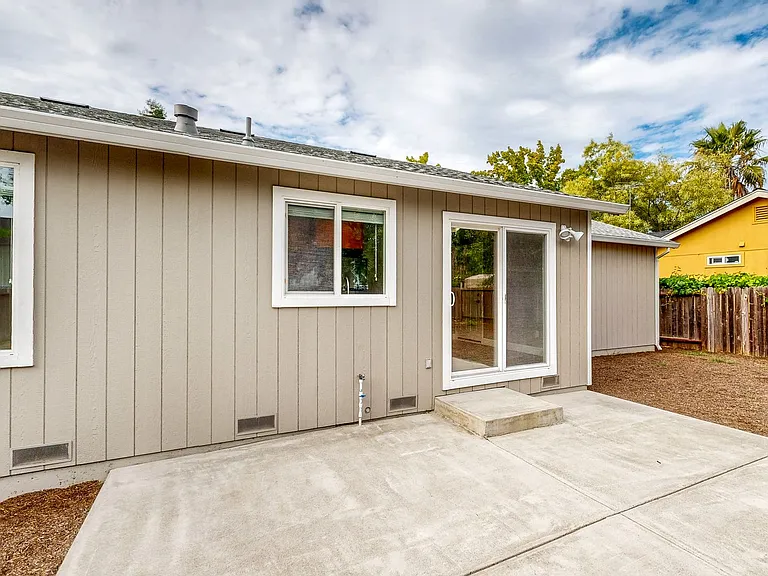 2540 Campbell Dr — Photo 24