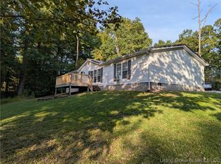 11688 S Old Bear Creek Rd, Pekin, IN 47165