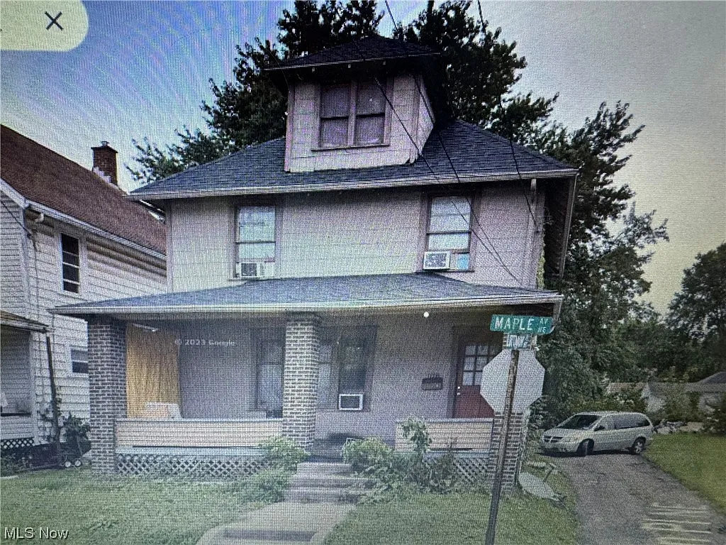 1617 Maple Ave NE photo 1