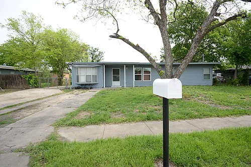 814 Springvale Dr Photo 1