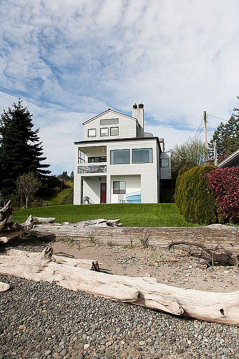 1st image of 7951 Beach Dr E