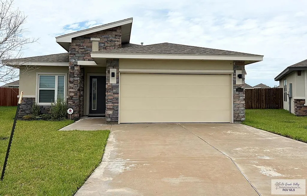 3 bed, 2.0 bath, 1330 sqft, $2,400 — Photo 1