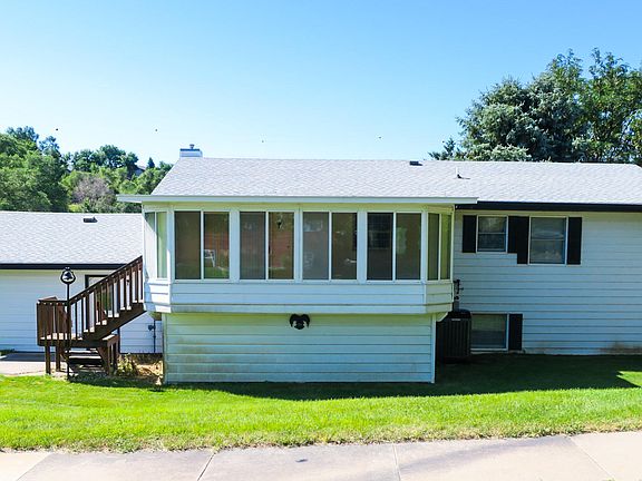4th image of 100 River Rd