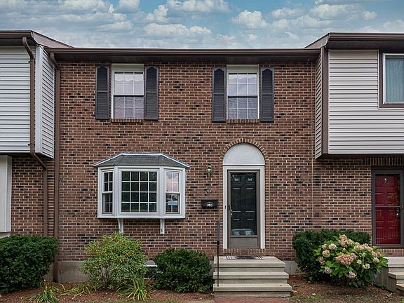 2nd image of 399 Pond St APT E3