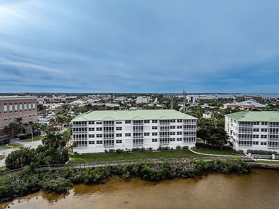 4th image of 200 Harbor Walk Dr Unit 335