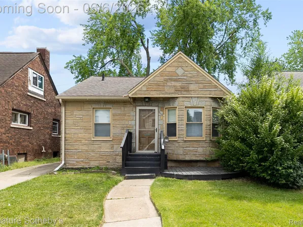 674 E Webster St, Ferndale, MI 48220