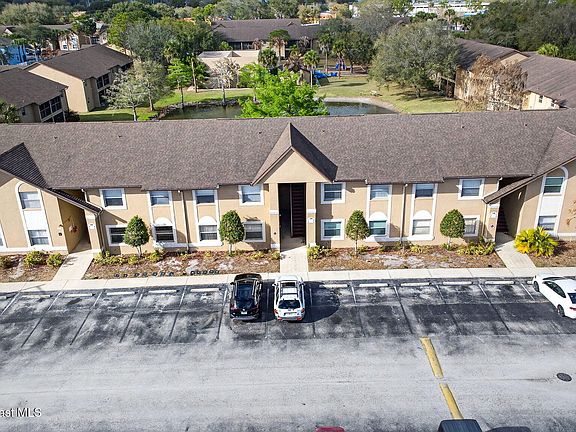 4th image of 240 Spring Dr APT 5