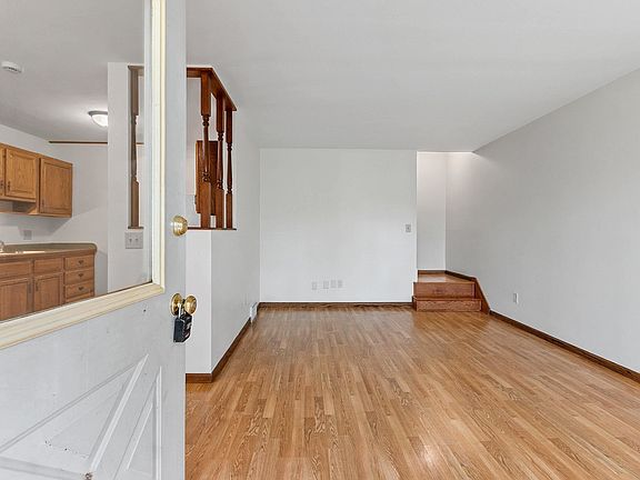 3rd image of 908 Georgia St