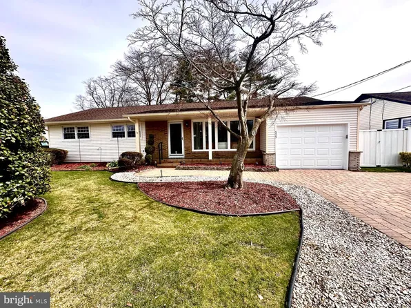 575 Royal Dr, Vineland, NJ 08360