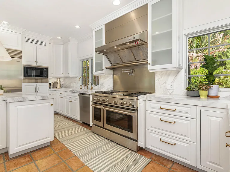 230 Sunset Rd — Photo 12