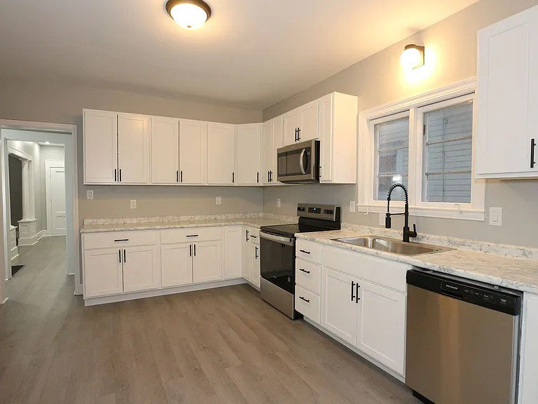 904 E Clinton St — Photo 7