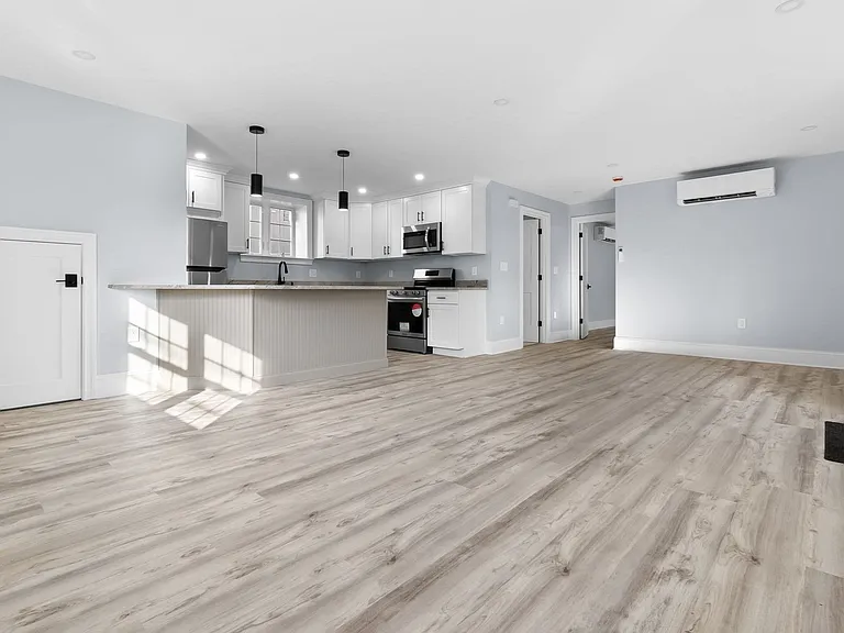 35 Liberty Ave #B — Photo 5