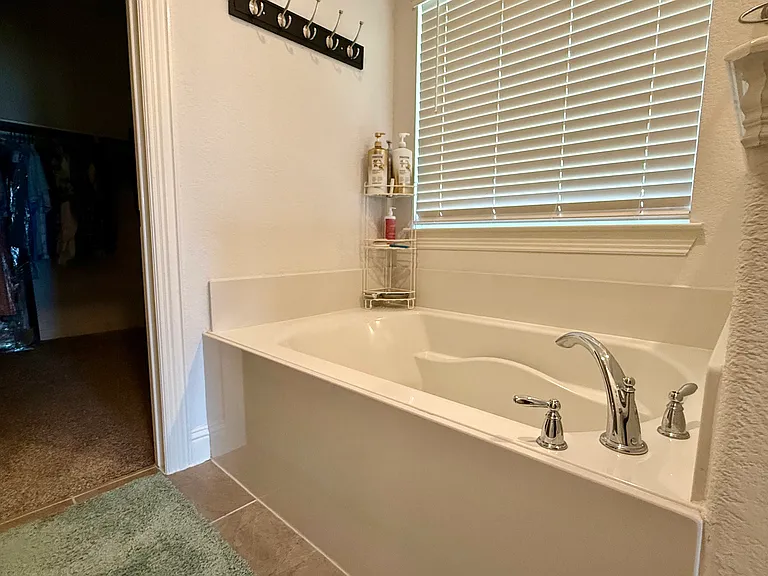 2704 Ainsworth Rd — Photo 17