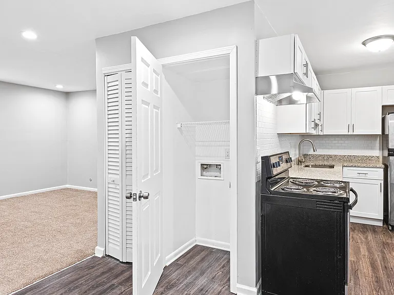 Georgian Oaks Apartments — Photo 8