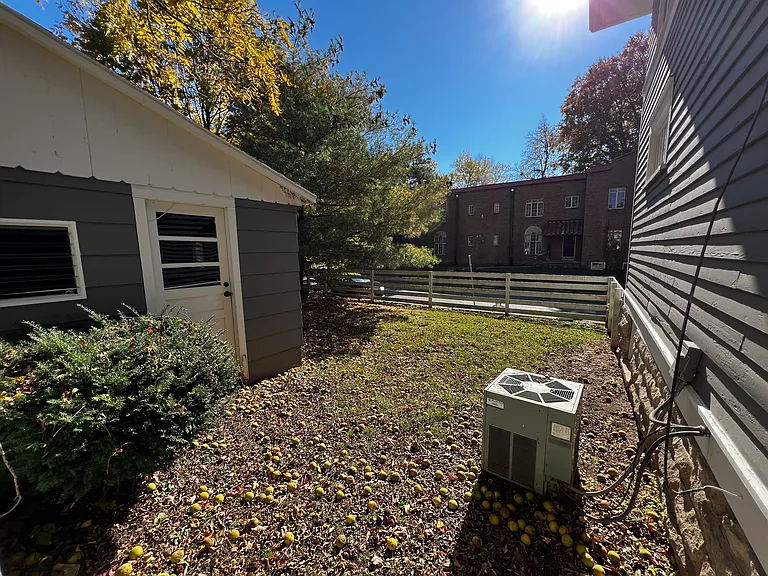 521 S Fess Ave — Photo 10