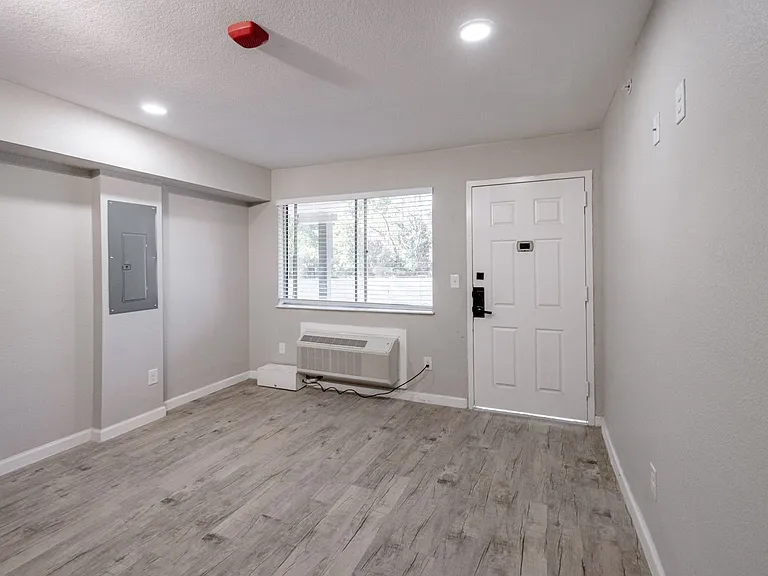 Alma Apartments — Photo 46