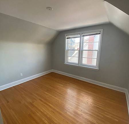 5th image of 12 Margaret Ave N