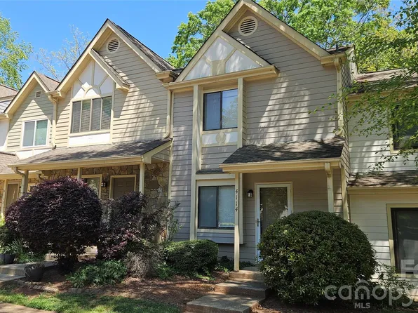 4114 N Course Dr, Charlotte, NC 28277