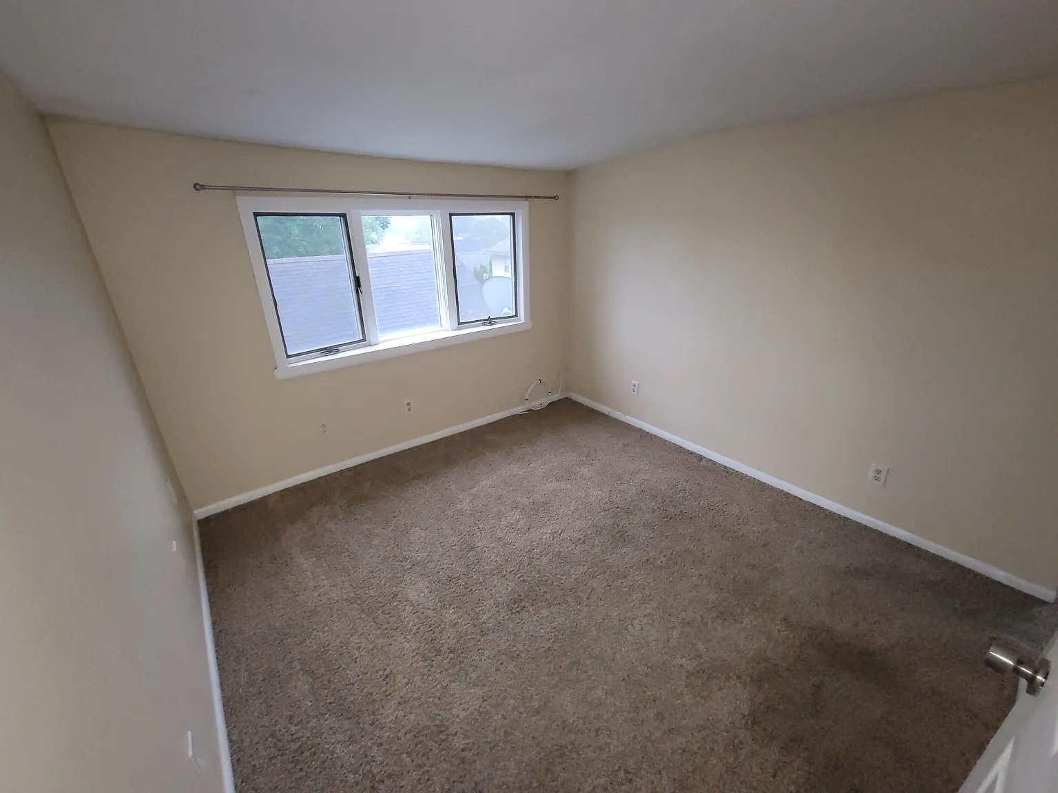 264 Roberts Avenue - 1 — Photo 3