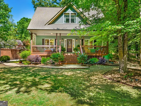 95 Village Dr, Hartwell, GA 30643