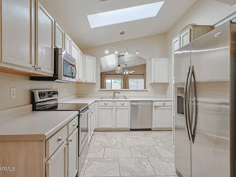 8747 W Adam Ave — Photo 12