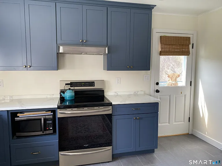 10 Riverbend Dr — Photo 4