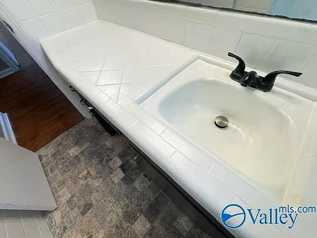 1114 Retlaw St NW — Photo 21
