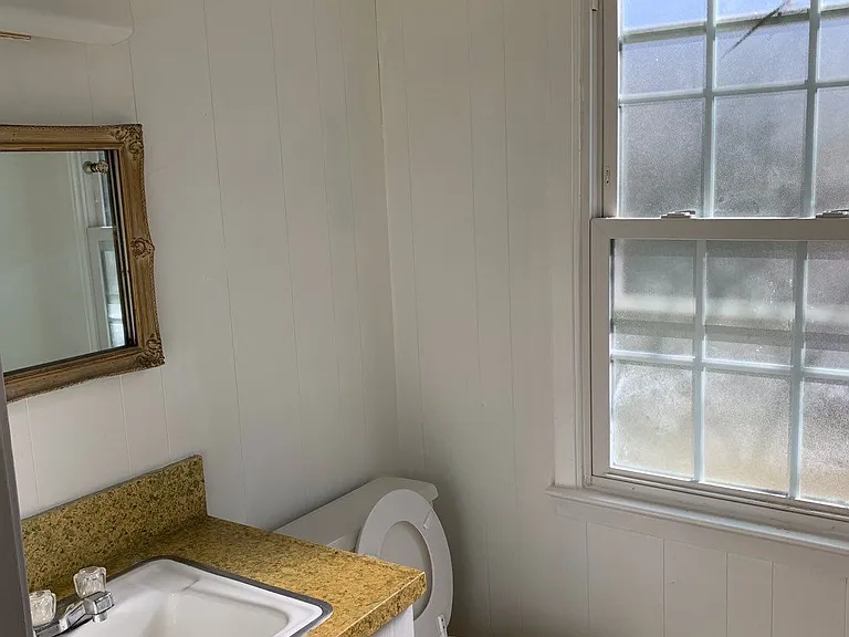 123 E Robinson Pl — Photo 5