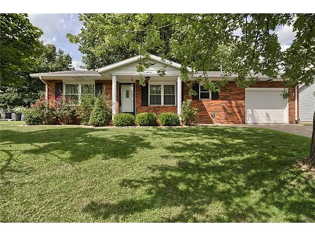 1018 Hillcrest Dr photo 1