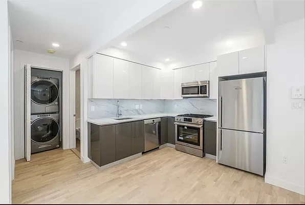 Rented by Bond New York | media 21