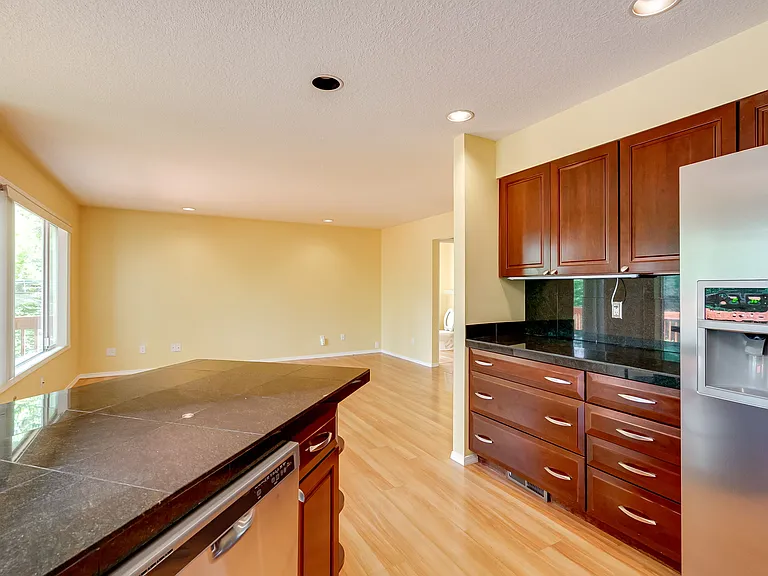 725 Ash St — Photo 22