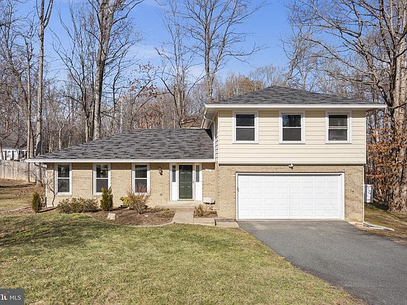 3rd image of 115 Oakwood Dr