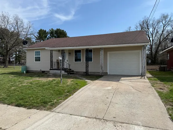 112 W Slater St, Marshall, MO 65340