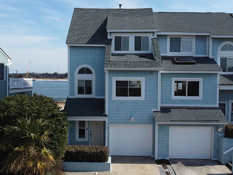 9568 Bay Front Dr — Photo 33